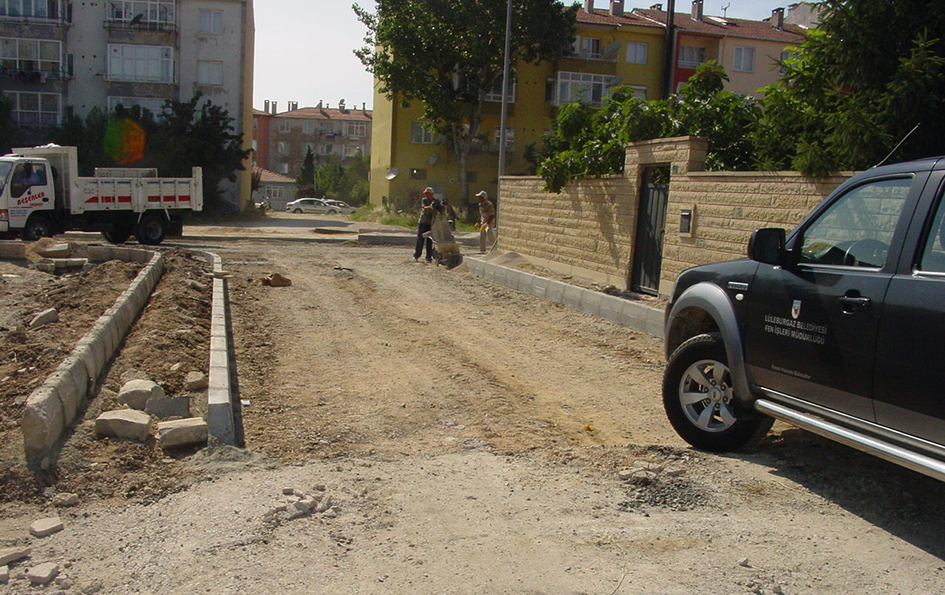 Yol çalışmaları devam ediyor