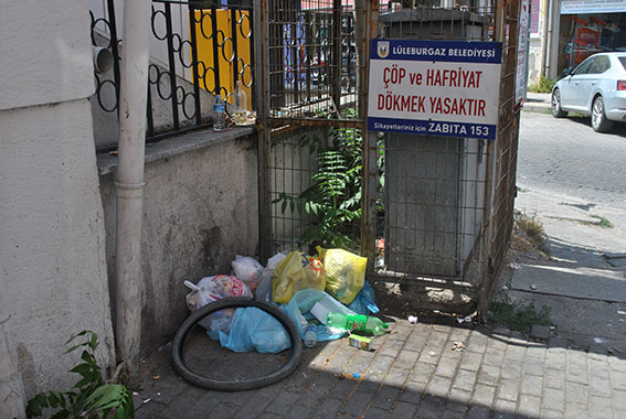 Yasak dinlemeden çöp attılar