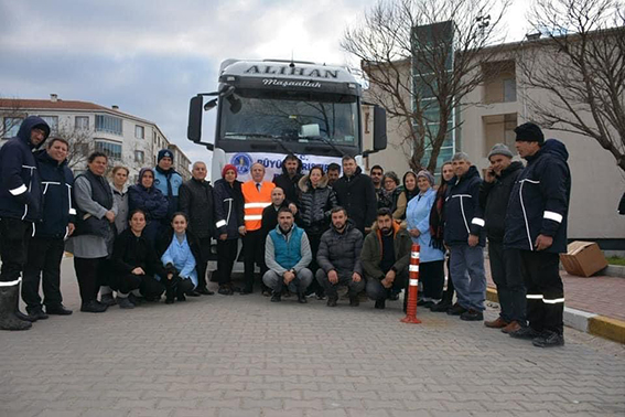 Büyükkarıştıran Belediyesi’nden afet bölgesine 2 TIR yardım                  