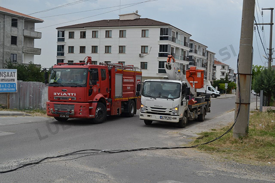 Kepçe elektrik tellerini kopardı