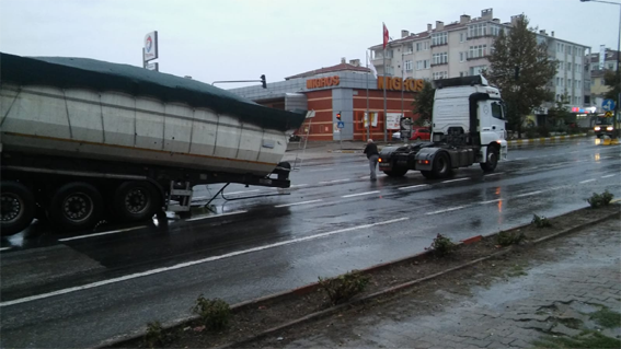 Dorse çıkınca trafik aksadı