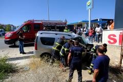 Kırklareli'nde duvara çarpan otomobildeki 1 kişi öldü,1 kişi yaralandı