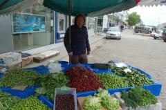 Klip parası biriktirmek için pazarcılık yapıyor