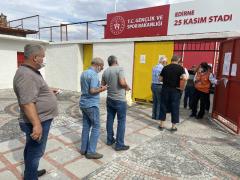 Aşılarını yaptırmayan taraftarlar stadyuma alınmadı