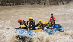 Adrenalin düzeyi yüksek rafting heyecanı 